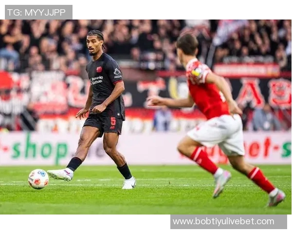 巴代谈成长经历与球队防守策略强调登贝莱的重要性 巴代谈成长经历与球队防守策略强调登贝莱的重要性