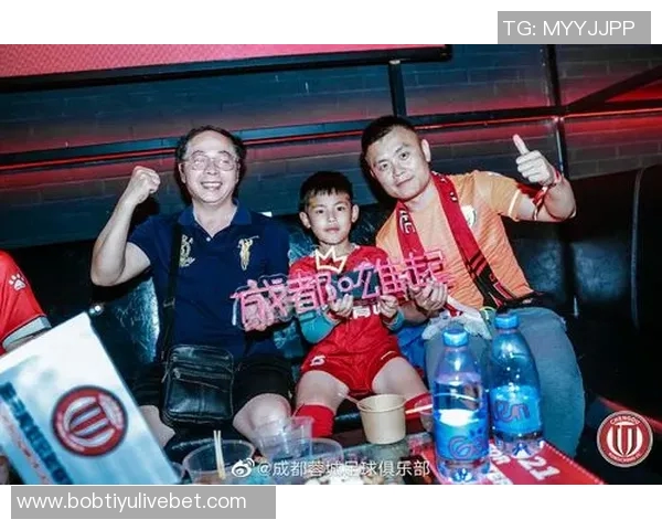 菲尔汉迪庆祝职业生涯第15年各地球队见证不变的竞争精神