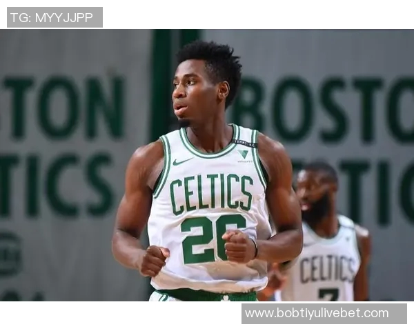 普理查德半场表现活跃贡献13分还抢下3个前场板送出4次助攻