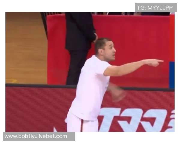 NCAA赛场奇迹时刻加长三分绝杀状元热门下半场狂砍22分7板5助